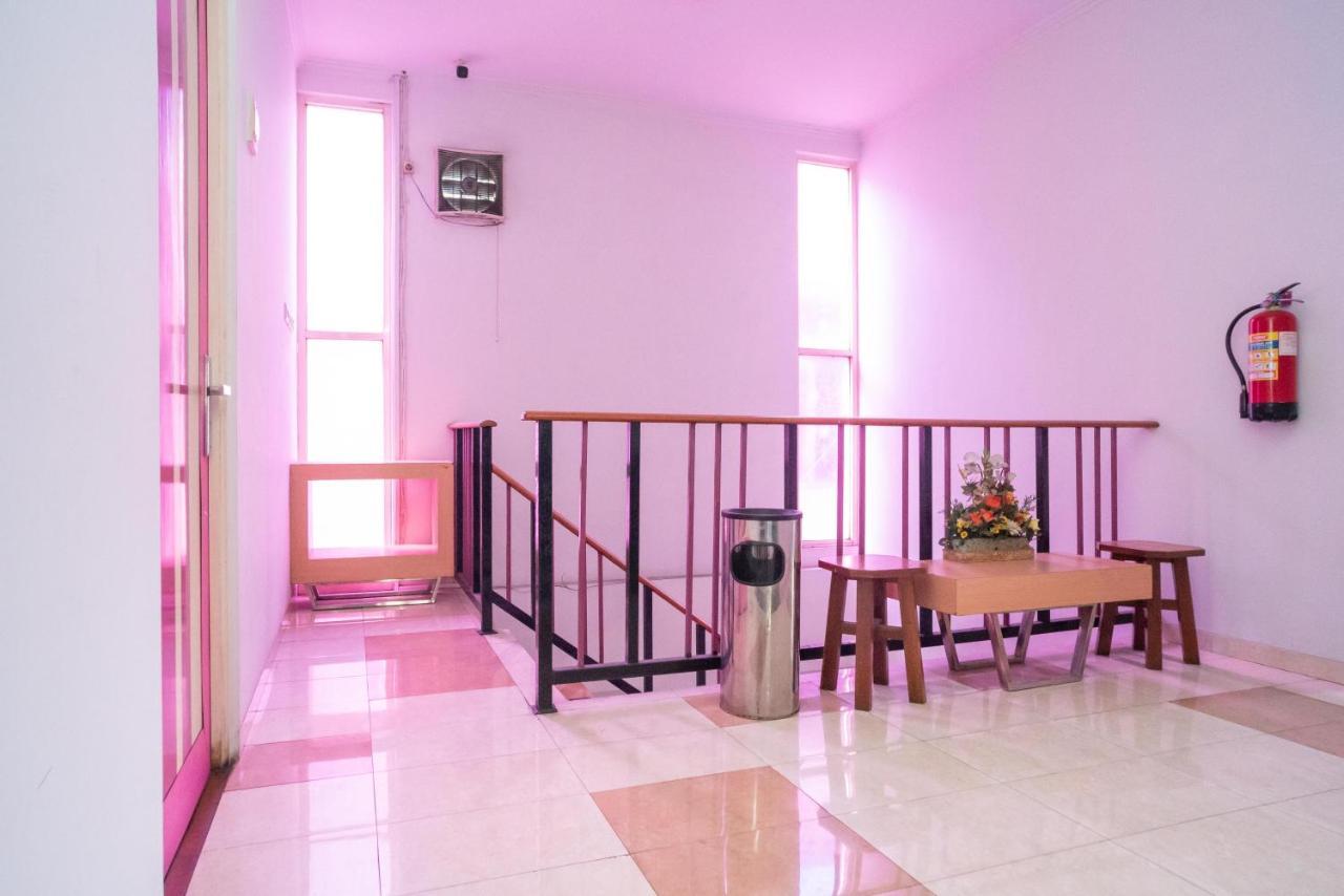 Urbanview Hotel Fiffa Kauman Malang Luaran gambar